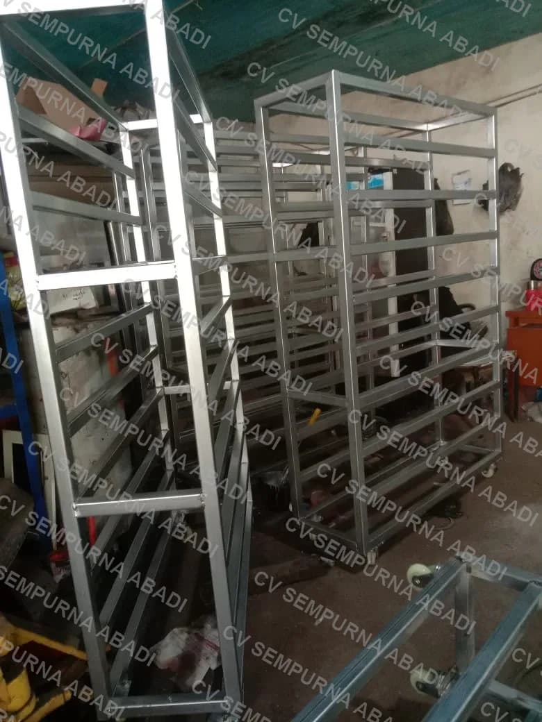 Rak ABF beroda yang sudah jadi di bengkel